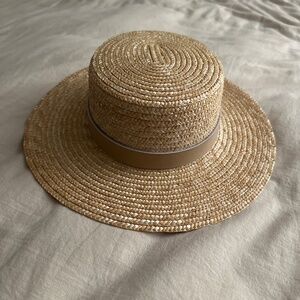 Lack of color boat hat